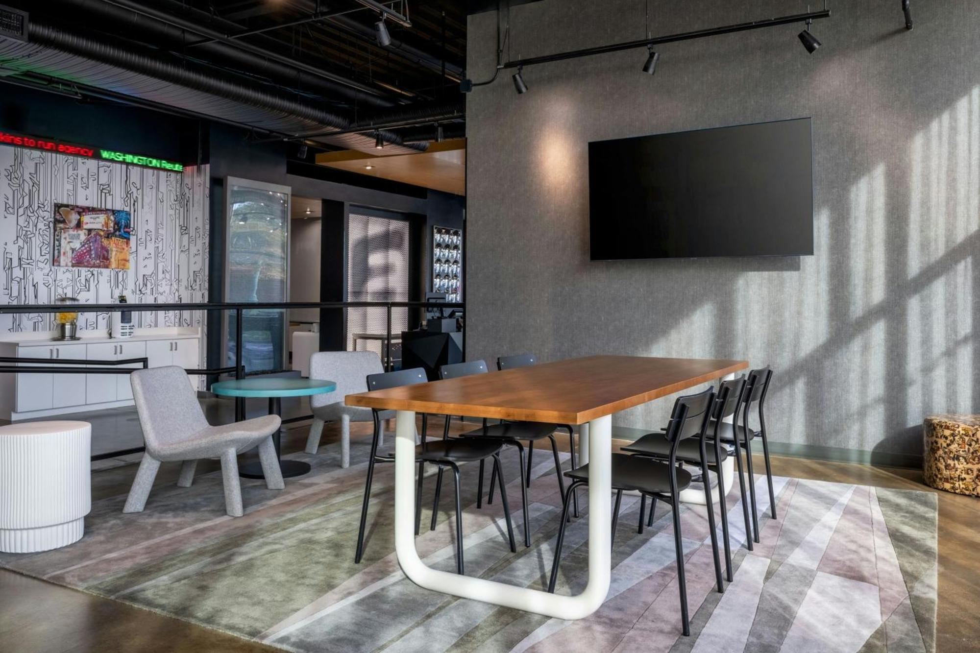 Aloft Downtown 3* Columbia